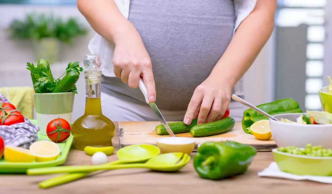 北京试管助孕：海参煲汤的营养搭配与禁忌